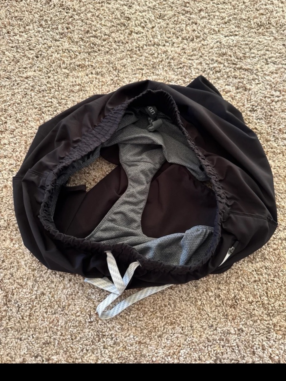 Vuori Clementine 2.0 Short 4" in Black 
size Medium - Picture 9 of 12